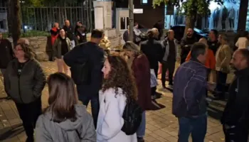 Korça i bashkohet protestave, qytetarët dalin në mbështetje të studentëve