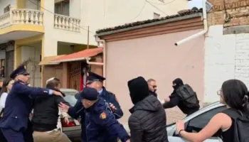 Korçë, arrestohen dy persona dhe procedohen penalisht 23 të tjerë, 15 prej tyre të mitur