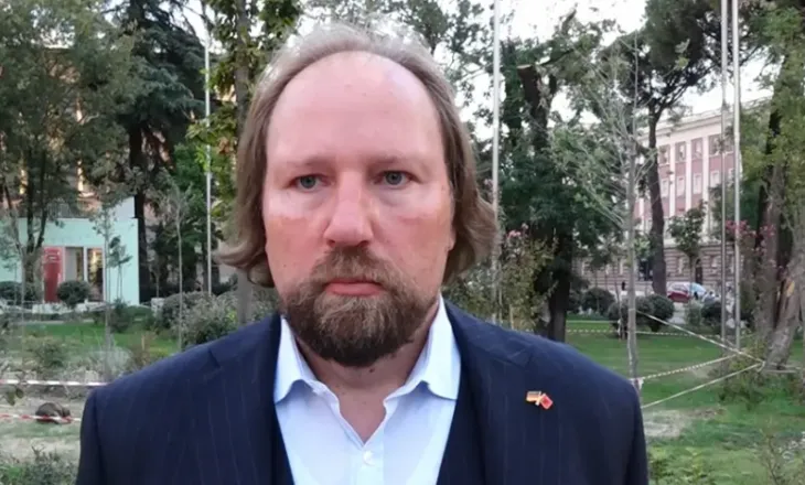 Korrupsioni mbetet pengesë për BE-në/ Hofreiter mesazh Ramës: Politika të mos ndërhyjë te SPAK-u