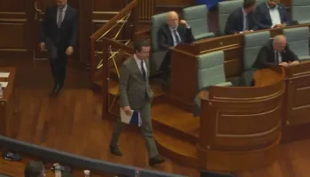 Kosova drejt zgjedhjeve të katërta të parakohshme! Ende pa kompromis dhe me ‘tym të zi’ nga çatia e Kuvendit