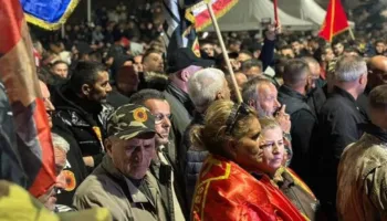 Kosovë/ Protestë para Kuvendit, policia shton masat e sigurisë
