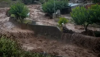 Kreta nën pushtetin e stuhisë, përmbyten rrugë e banesa, mbyllen shkollat (VIDEO)