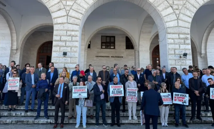 Kreu i Sindikatës së Pedagogëve: Të shkojmë në ndihmë të studentëve para Parlamentit