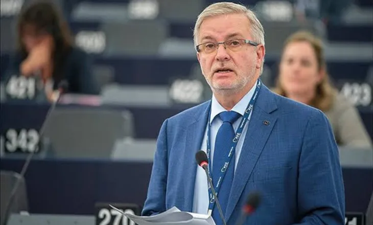 Krimi nuk lejon rotacionin në Shqipëri’/ Eurodeputeti: Shqetësimet e protestuesve prekin thelbin e integrimit