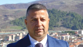 Kryebashkiaku i Memaliajt thirrje Mirela Kumbaros, Tërmet Peçit dhe Piro Dhimës: Dëgjoni zërin e banorëve, vota juaj është përgjegjësi publike