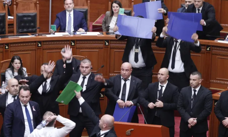 Kryeministri Rama dridhet nga lëvizja studentore, anulohet seanca plenare në parlament