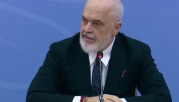 Kryeministri sulmon protestuesit e dhunshëm: Njërëz pa shkollë, kanë nevojë për psikolog!