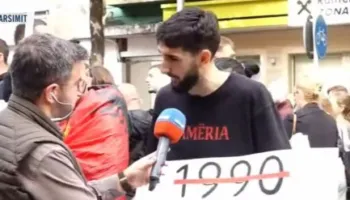 “Kryeministri të largohet”/ Protestuesi: U tregua i pabesë në 2018-ën me studentët, jemi këtu për të ardhmen tonë