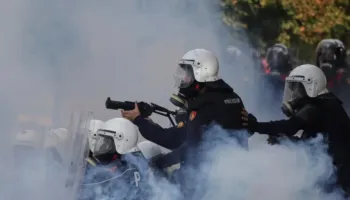 KShH ngre alarmin për të miturit e ndaluar pas protestave: Dëmtime fizike dhe kushte të papërshtatshme në paraburgim