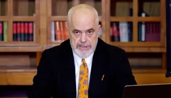 KTHEJE TIMONIN PARA SE TE JETE VONE/ ANALISTI I DERGON MESAZH RAMES NGA AMBASADORI