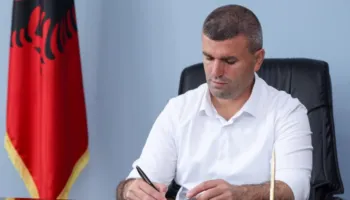 Kukës, Kryebashkiaku apel të rinjve: Dëmtimi i pronës nuk është mënyra për të shprehur pakënaqësitë