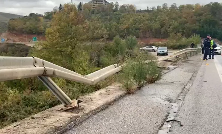 Kukës/ Makina del nga rruga, plagosen dy persona, mes tyre një 21-vjeçar