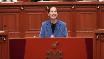 Kumbaro: Dhunimi ndaj institucioneve nuk zgjidh asgjë! Dialogu dhe fjala janë e vetmja rrugë