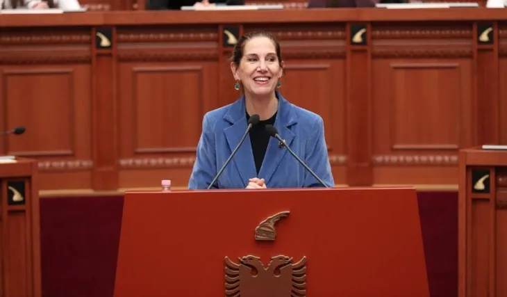 Kumbaro: Dhunimi ndaj institucioneve nuk zgjidh asgjë! Dialogu dhe fjala janë e vetmja rrugë