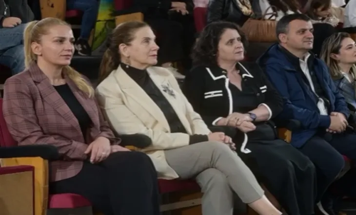 Kumbaro mbledh mësuesit në Gjirokastër, flasin për etikën në shkollë: Respekti dhe toleranca kultivohen që në bankat e shkollës