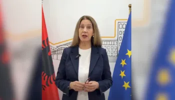 Kumbaro: Shkollat funksionojnë normalisht, jemi gati për dialog me studentët