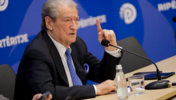 Kundër shkrirjes së bashkive/ Berisha: Ftoj qytetarët nga mbarë Shqipëria të protestojnë kundër parlamentit…