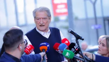 ‘Kurrën e kurrës’/ Berisha mohon takimin me Ramën në Rinas: As nuk denjoj t’ia hedh shikimin