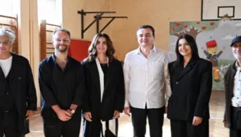 Kurti në hapjen e ekspozitës “Dancing with clouds” të Afrim Spahiut në Pejë