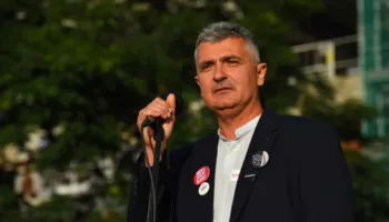 Kush është njeriu që sfidon Vuçiçin?