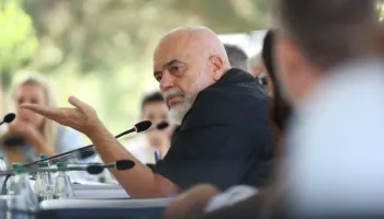 Kush janë drejtorët që u zgjuan sot pa karrige (Emrat)