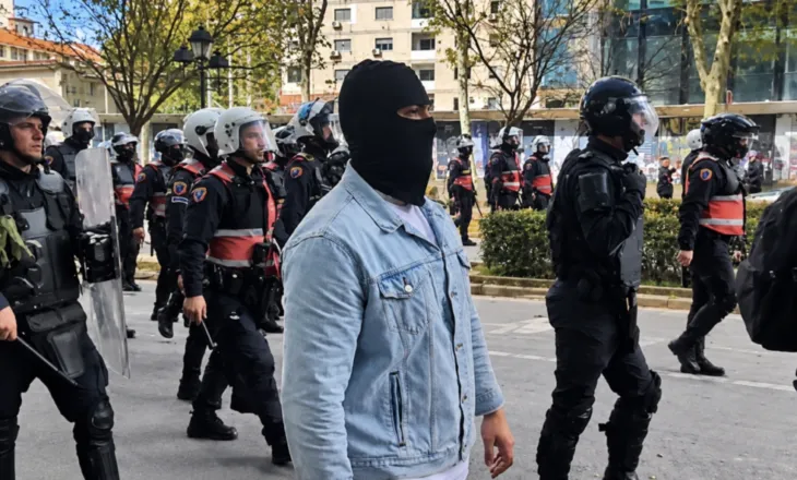 Kush janë mercenarët me maska që po përdoren nga një kufomë politike