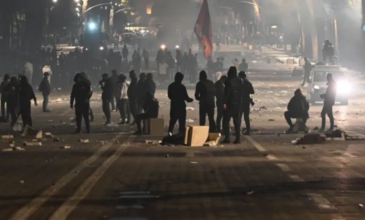 Kush po i nxjerr fëmijët në rrugë? Zbulohen mesazhet anonime për bojkot të shkollave dhe pjesëmarrje në protesta