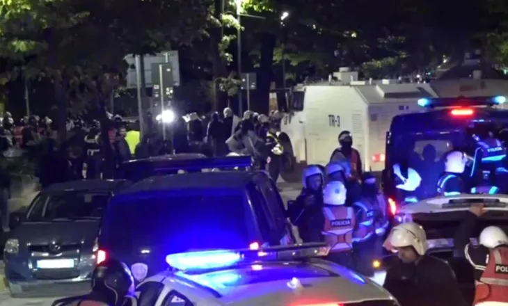 KUSH SPIUNONTE EFEKTIVET/ NE MAKINAT E POLICISE ISHIN MONTUAR FSHEHURAZI PAJISJE PERGJIMI