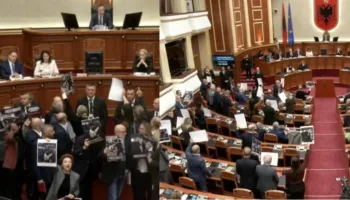 KUVENDI LIVE! Berisha: Protestuesve iu çanë kafkat; Peleshi i ndërpret fjalën: Bëre thirrje për dhunë!