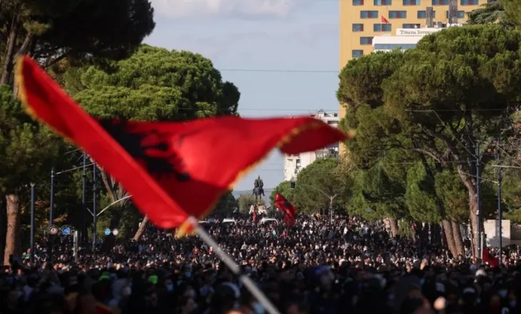 LE FIGARO: Të dielën priten protesta të reja në Tiranë, përshkallëzohet revolta kundër korrupsionit
