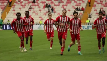 Legjionarët/ Manaj dhe Uzuni golat kuqezi, Rey nuk ndalet me Sivasspor, goli i Myrto Uzuni-t nuk vlen për Austin