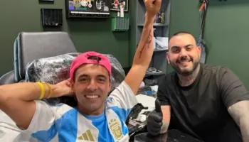 Leo Messi, përjetë në lëkurën e tij… Autografin e yllit argjentinas, fansi e kthen në tatuazh