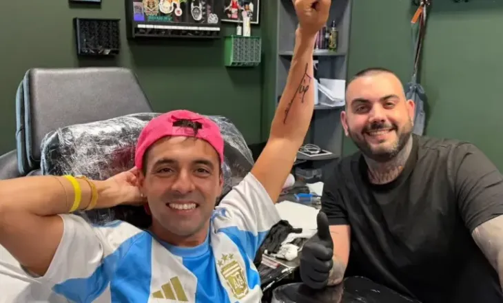 Leo Messi, përjetë në lëkurën e tij… Autografin e yllit argjentinas, fansi e kthen në tatuazh