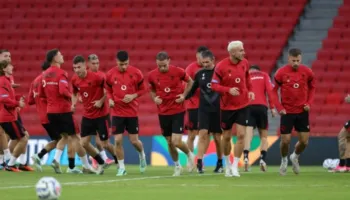 Liga e Kombeve/ Pothuajse i njëjti formacion, dy mungesa dhe një dilemë! Ja si pritet të rreshtohet Shqipëria sonte kundër San Marinos
