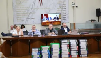“Ligji i ri u jep bashkive të drejtë të vetorganizohen”- Reforma Territoriale, Mazniku-Opozitës: Flisni për gjëra që nuk i njihni dhe s’i kuptoni!