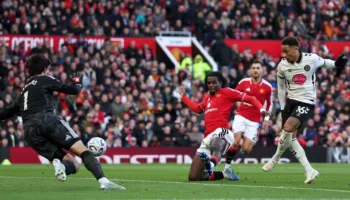 Liverpool “ul me këmbë” në tokë Brighton. Man. United turpërohet në shtëpi (video)