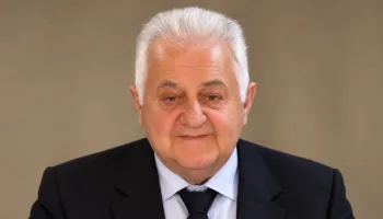 Lorenc Vangjeli: Lamtumirë ATI im, Apostol!