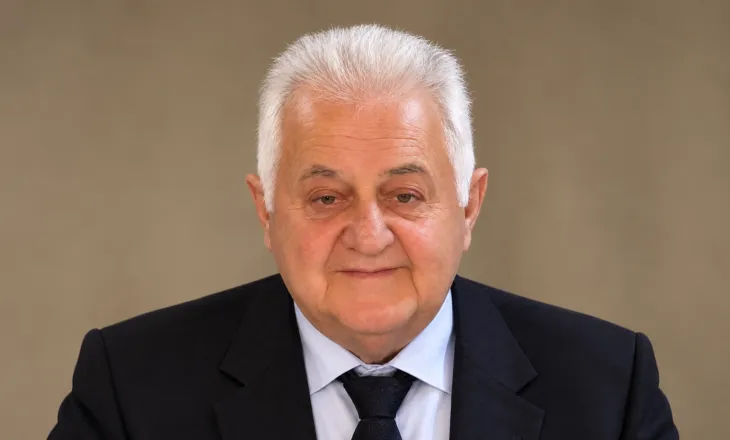 Lorenc Vangjeli: Lamtumirë ATI im, Apostol!