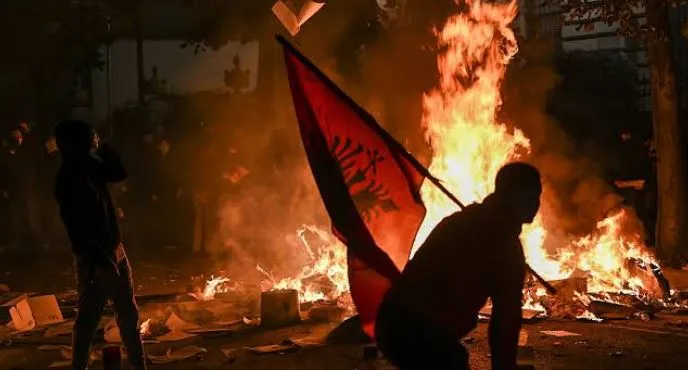 “Lufta e tyre është edhe lufta jonë”, të rinjtë italianë solidarizohen me studentët shqiptarë