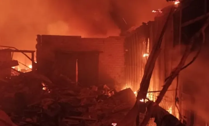Lufta Rusi-Ukrainë, sulme me dronë dhe raketa nga të dyja palët! Dy të vrarë dhe dhjetëra të plagosur