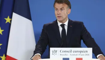Macron kundër lehtësimit të sanksioneve ndaj naftës ruse: Nuk do të ulë çmimet, por do të përçajë