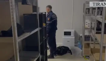 Magazinë me 239 dronë, syze videoregjistrues….pranga 23-vjeçarit, shiste llastiqe e sfera metalike për protestuesit
