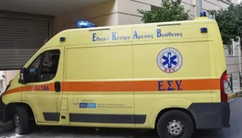 Makina e drejtuar nga shqiptari përplaset me motorin në Athinë, humb jetën 35-vjeçari