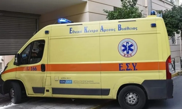 Makina e drejtuar nga shqiptari përplaset me motorin në Athinë, humb jetën 35-vjeçari