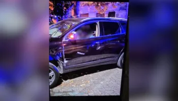 Makina e shkatërruar në rrugë, detaje të tjera nga atentati në Tiranë, thirrjet e drithëruese të djalit: Ku e kam babën?