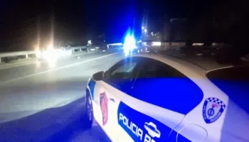 Makina përplas këmbësorin, 18-vjeçari humb jetën në spital