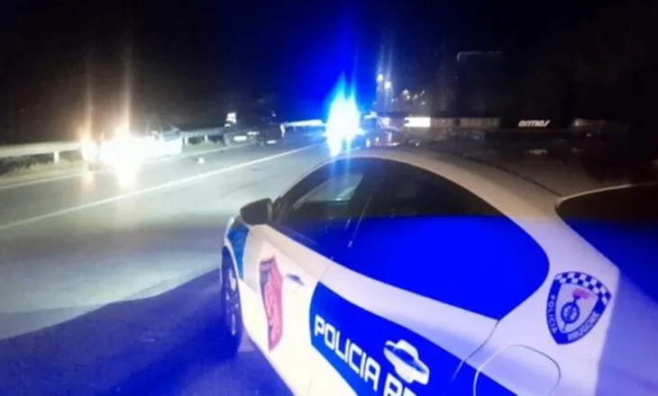 Makina përplas këmbësorin, 18-vjeçari humb jetën në spital