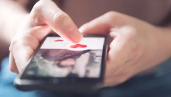 Makthi për një vajzë/ I publikuan fotot dhe numrin në një faqe me njoftime për shërbime seksuale