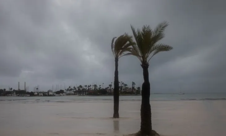 Mallorca në alarm të kuq nga stuhia Adam, parashikohen reshje ekstreme dhe përmbytje