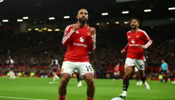 Man. United dhe Tottenham “zgjohen” vonë në pjesën e dytë, por në fund askush nuk feston (video)